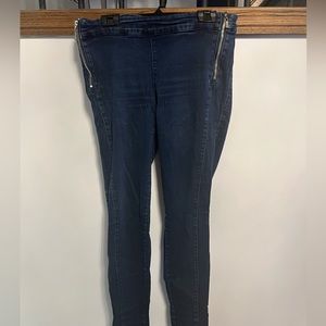 GUESS SKINNY STRETCHY JEANS, size 28
